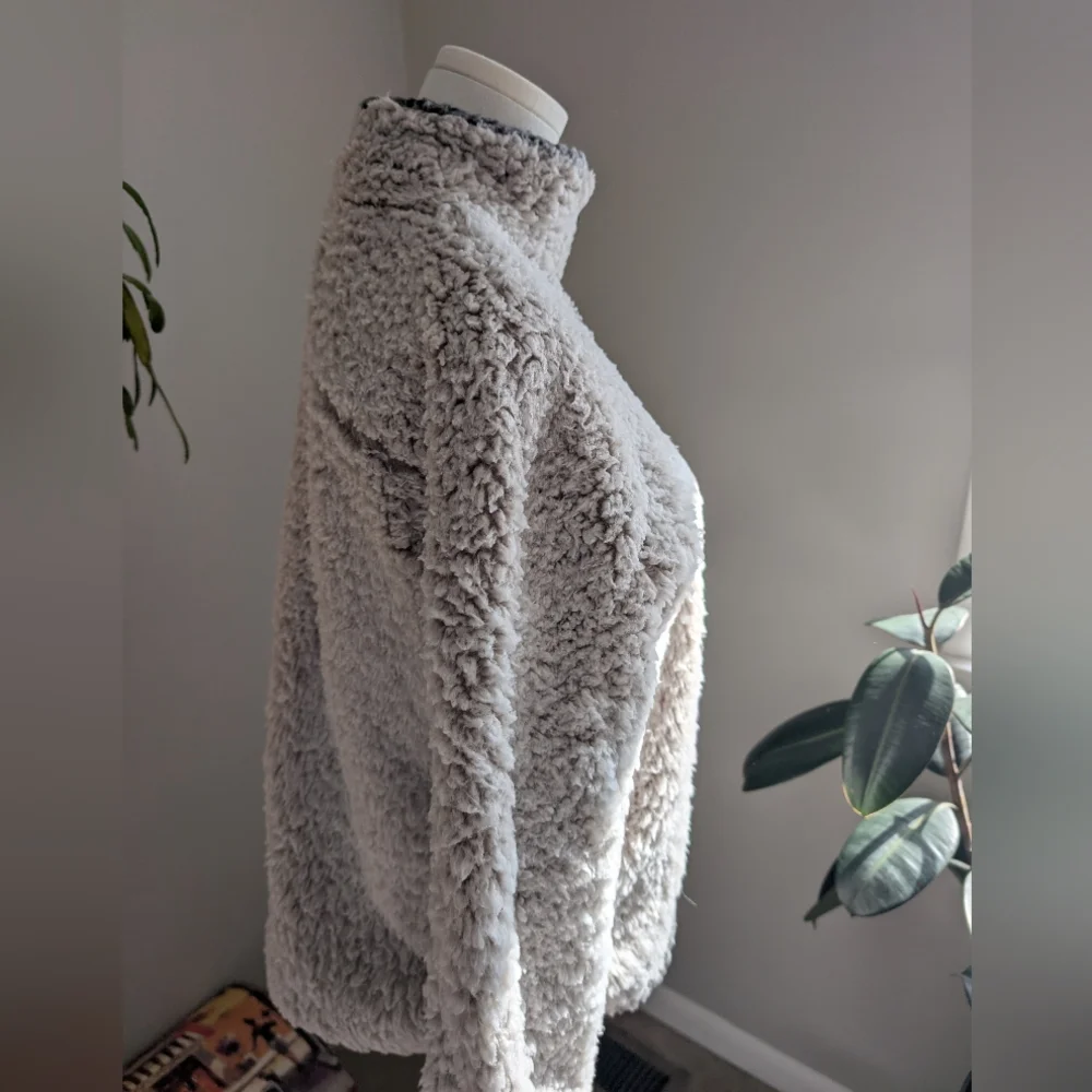 Thread & Supply Gray Ivory Quarter-Zip Sherpa Pullover S